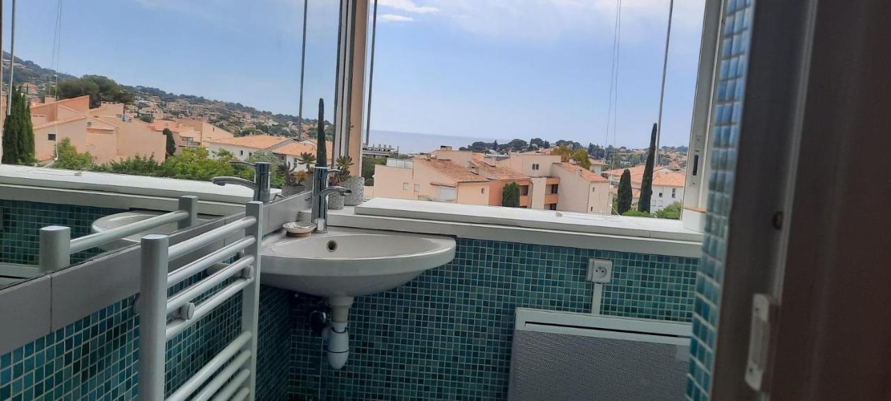 Superbe Appartement Avec Balcon Vue Mer ! Carqueiranne Luaran gambar