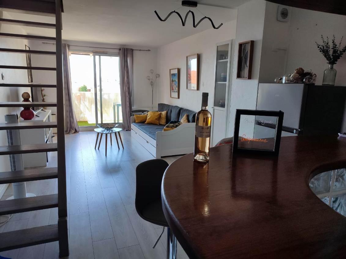 Superbe Appartement Avec Balcon Vue Mer ! Carqueiranne Luaran gambar